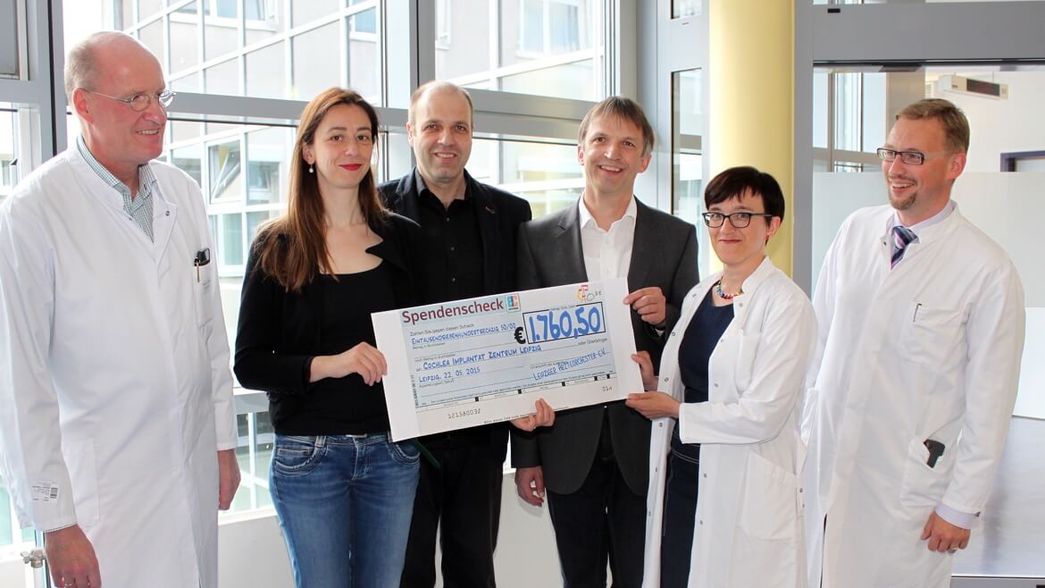 Übergabe des Spendenschecks an das Cochlea-Implantat-Zentrums, Universität Leipzig